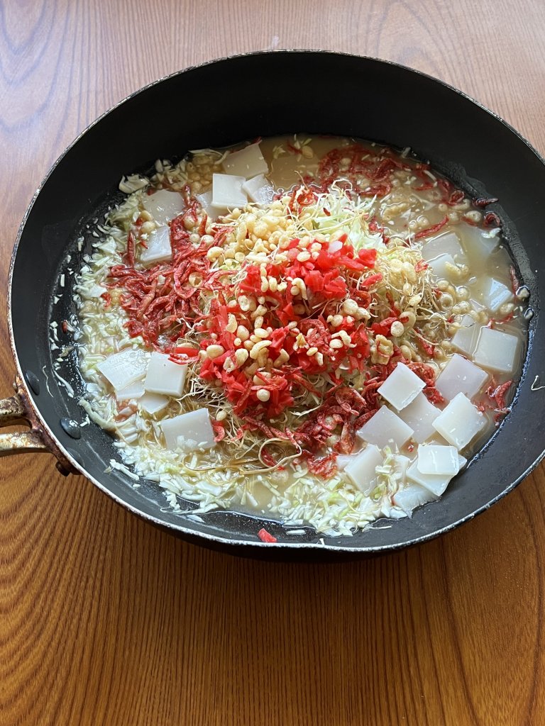 フライパンでもんじゃ焼き。明太子もちチーズもんじゃ。